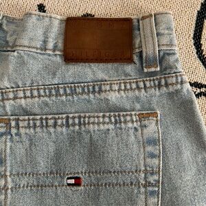 Vintage TOMMY HILFIGER light wash denim shorts